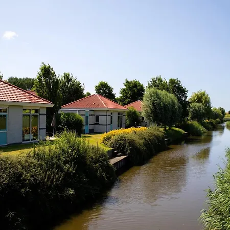 With Garden, 19 Km From Hoorn בית נופש *
